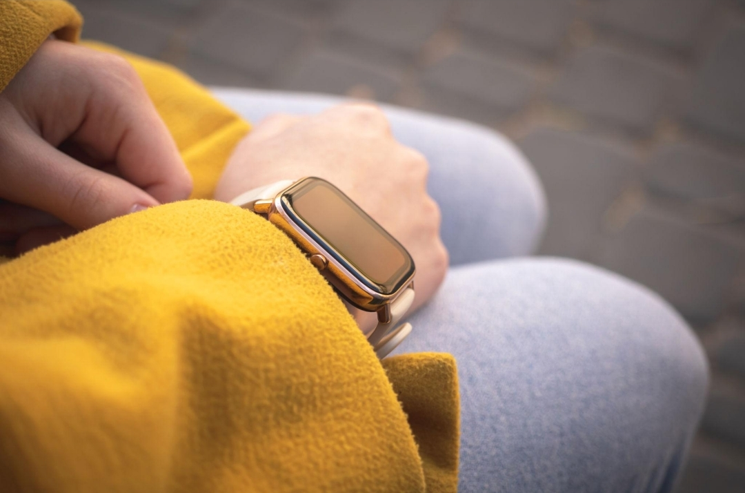 KW68 Mini Smart Watch – Bluetooth Calling & Stylish Pink Design - Image 8