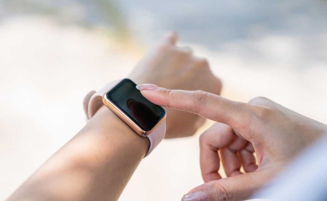 KW68 Mini Smart Watch – Bluetooth Calling & Stylish Pink Design - Image 7